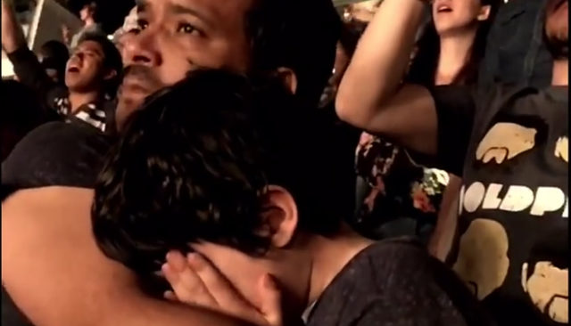 Le petit garçon autiste qui fond en larmes pendant le concert de Coldplay / Capture Youtube