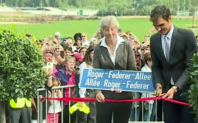 Roger Federer qui inaugure son allée / Capture Youtube