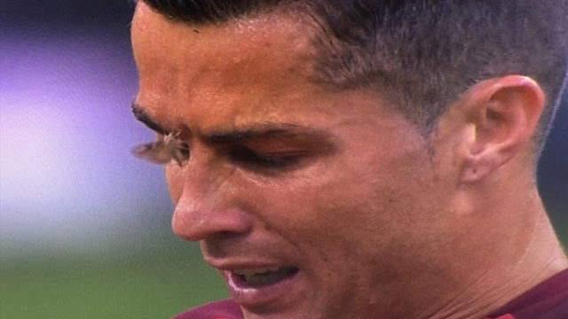 Un papillon de nuit vient réconforter Cristiano Ronaldo / Capture M6