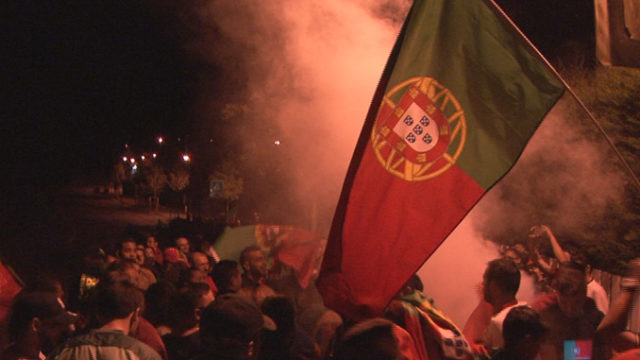 La foule de supporters nombreuse pour venir acclamer l'équipe du Portugal à Marcoussis / Photo J.R pour ©Actu-Mag.fr