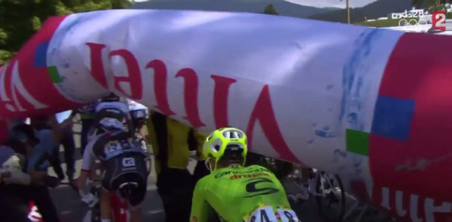 Tour de France 2016 victime d'un incident de parcourt / Capture Youtube