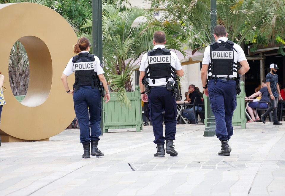  Refus d’obtempérer à Paris : les policiers libérés de garde à vue sans poursuites à ce stade de l’enquête