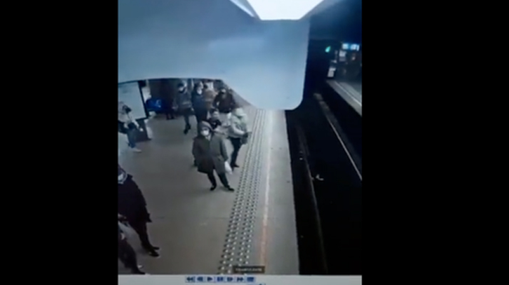  Bruxelles : un jeune français pousse volontairement une femme sur les rails du métro
