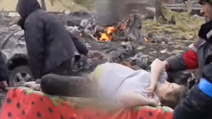  Guerre en Ukraine : la femme enceinte qui avait été évacuée de la maternité de Marioupol, bombardée par les russes, est décédée