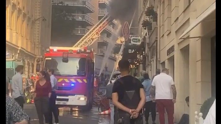  Paris : au moins 12 blessés dont trois grièvement touchés dans un violent incendie survenu dans un immeuble du 16e arrondissement