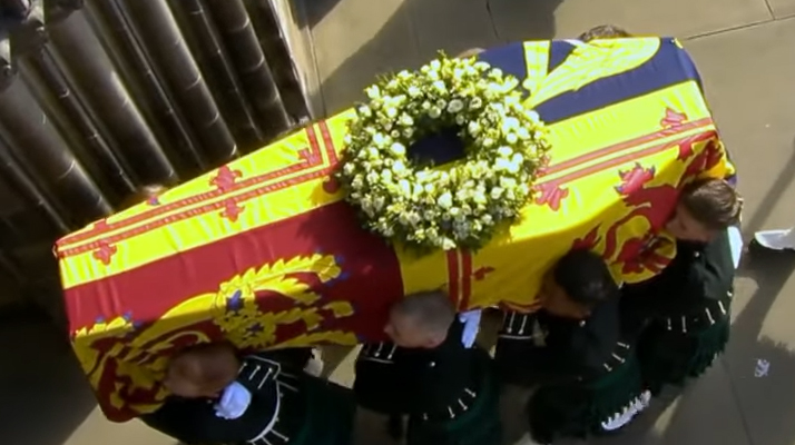  Décès d’Elizabeth II : Le cercueil de la Reine arrive à Londres ce mardi