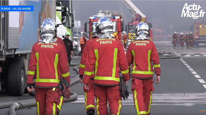  Rungis : (Vidéo) Les images spectaculaires de l’incendie qui a ravagé un entrepôt de 7000 mètres carrés.